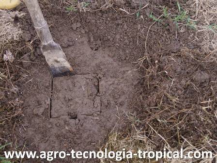 se delimita el area donde se hara el hueco para medir la densidad aparente